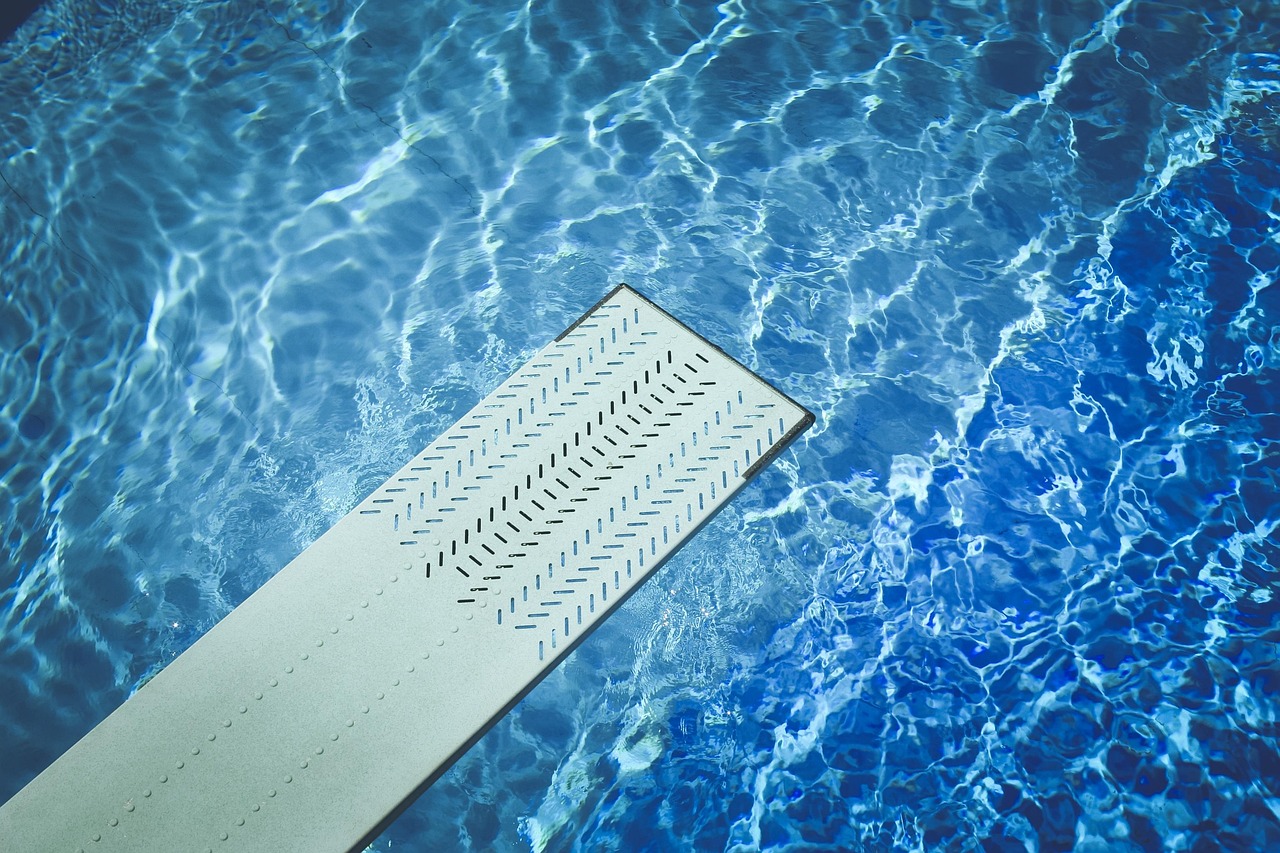 Piscine lagon à Rochefort : un extérieur unique et naturel